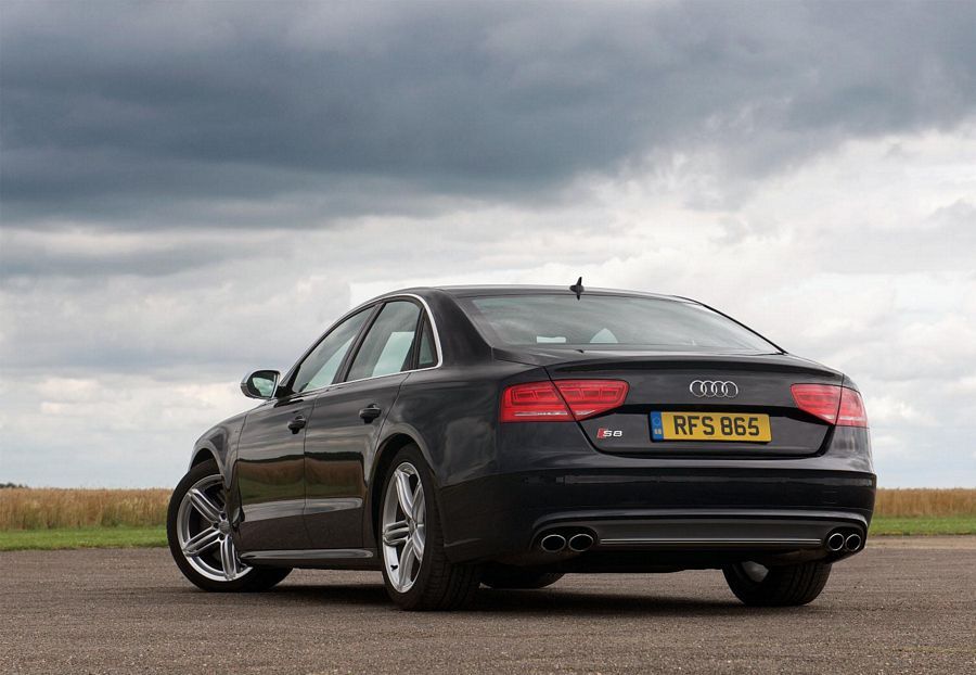 L-2012-Audi-S8-Rear-Side.jpg