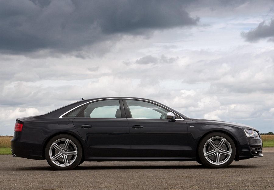 L-2012-Audi-S8-Side.jpg