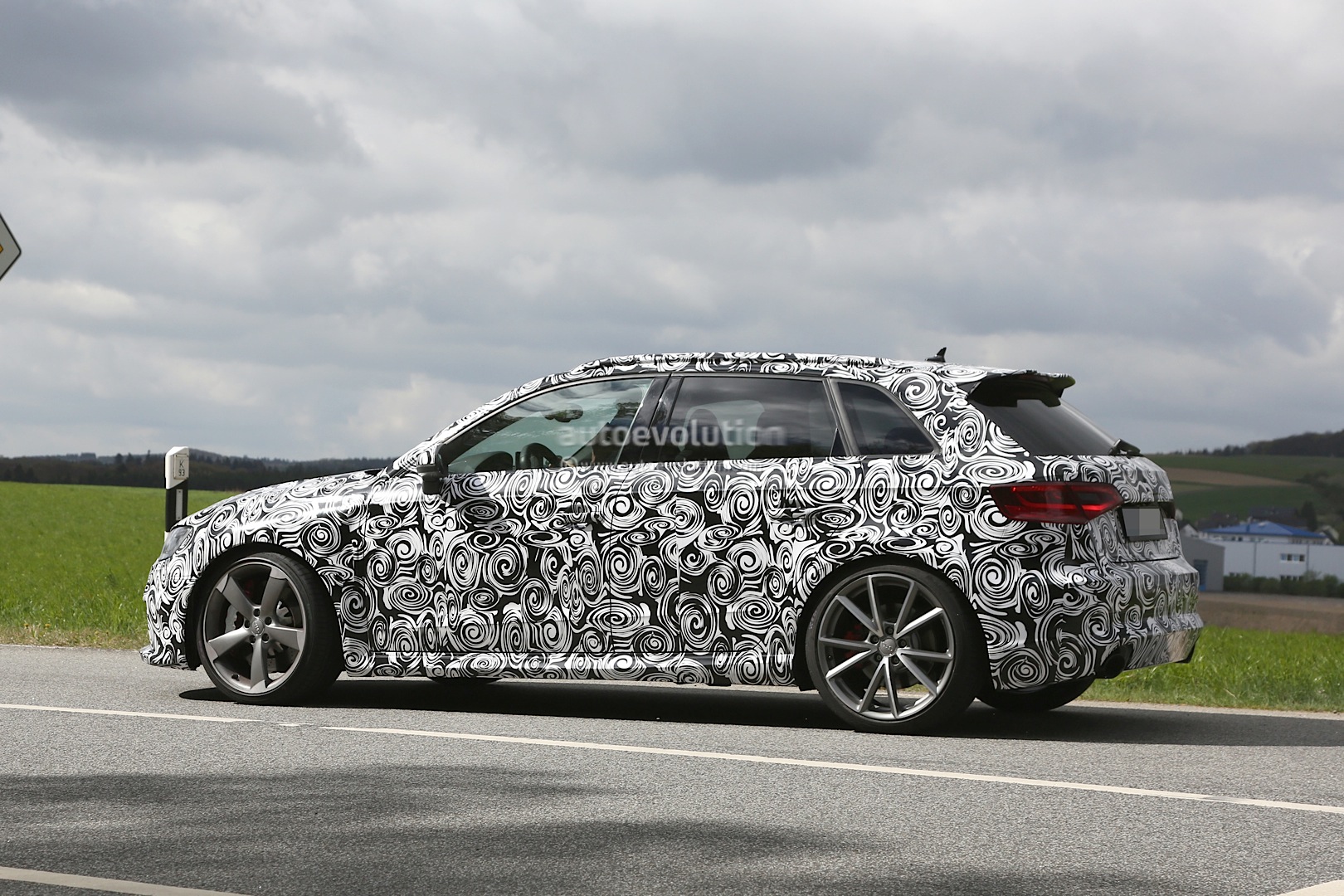 spyshots-2015-audi-rs3-sportback-first-photos_5.jpg?1397510758