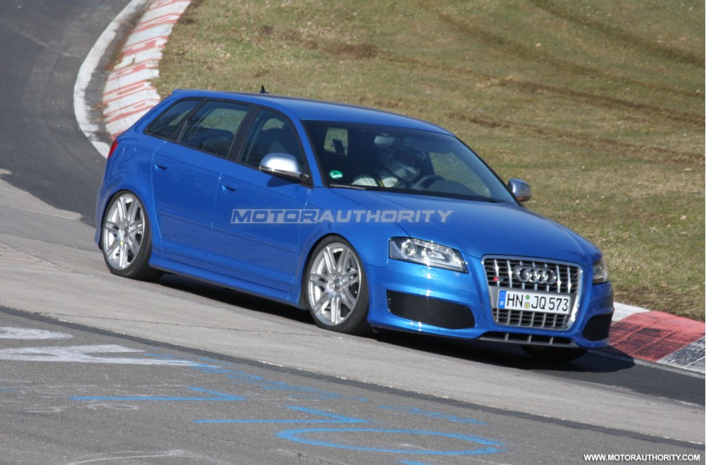 audi_rs3_test_mule_spy_shots_004-0331-95