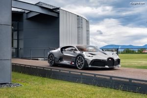 big-livraison-premiere-bugatti-divo-300x