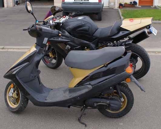 r1-scooter3_imagesia-com_7p4o_large.JPG