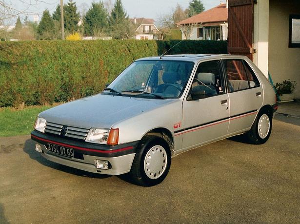 Peugeot%20205%20GT%20avant.JPG