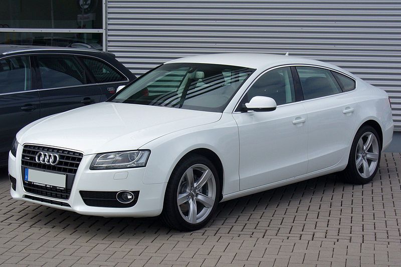 800px-Audi_A5_Sportback_2.0_TDI_Ibiswei%C3%9F.JPG