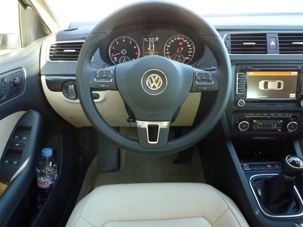 volkswagen-jetta-2011-3.jpg