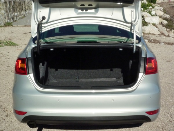 volkswagen-jetta-2011-4.jpg