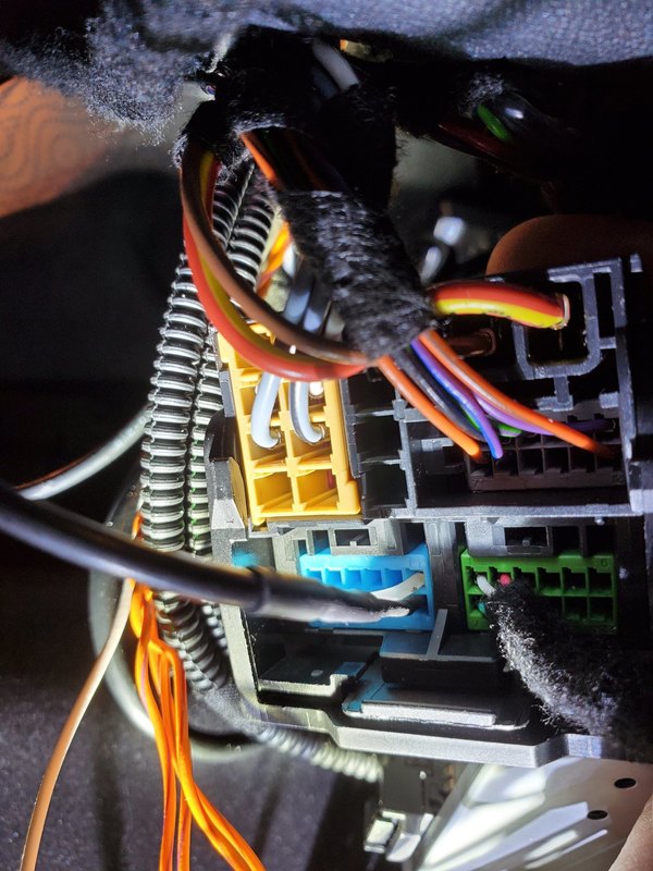 Photo3_fakra_borne_bleu.thumb.jpg.f29568cf312d41af7be1f96bc6605309.jpg