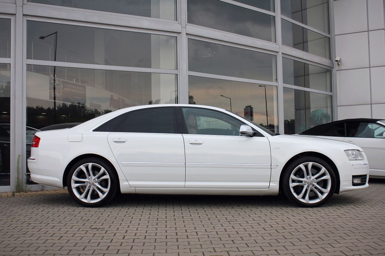 audi-s8-03.thumb.jpeg.8cb9d8c55fbcbbe4380c6ed36cd4c0b9.jpeg