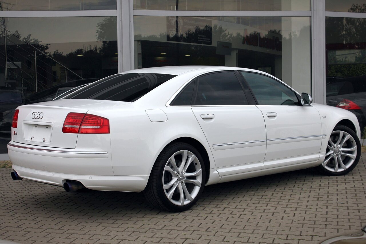 audi-s8-04.thumb.jpeg.b31c356e7598e41e250d2e89cd53778f.jpeg