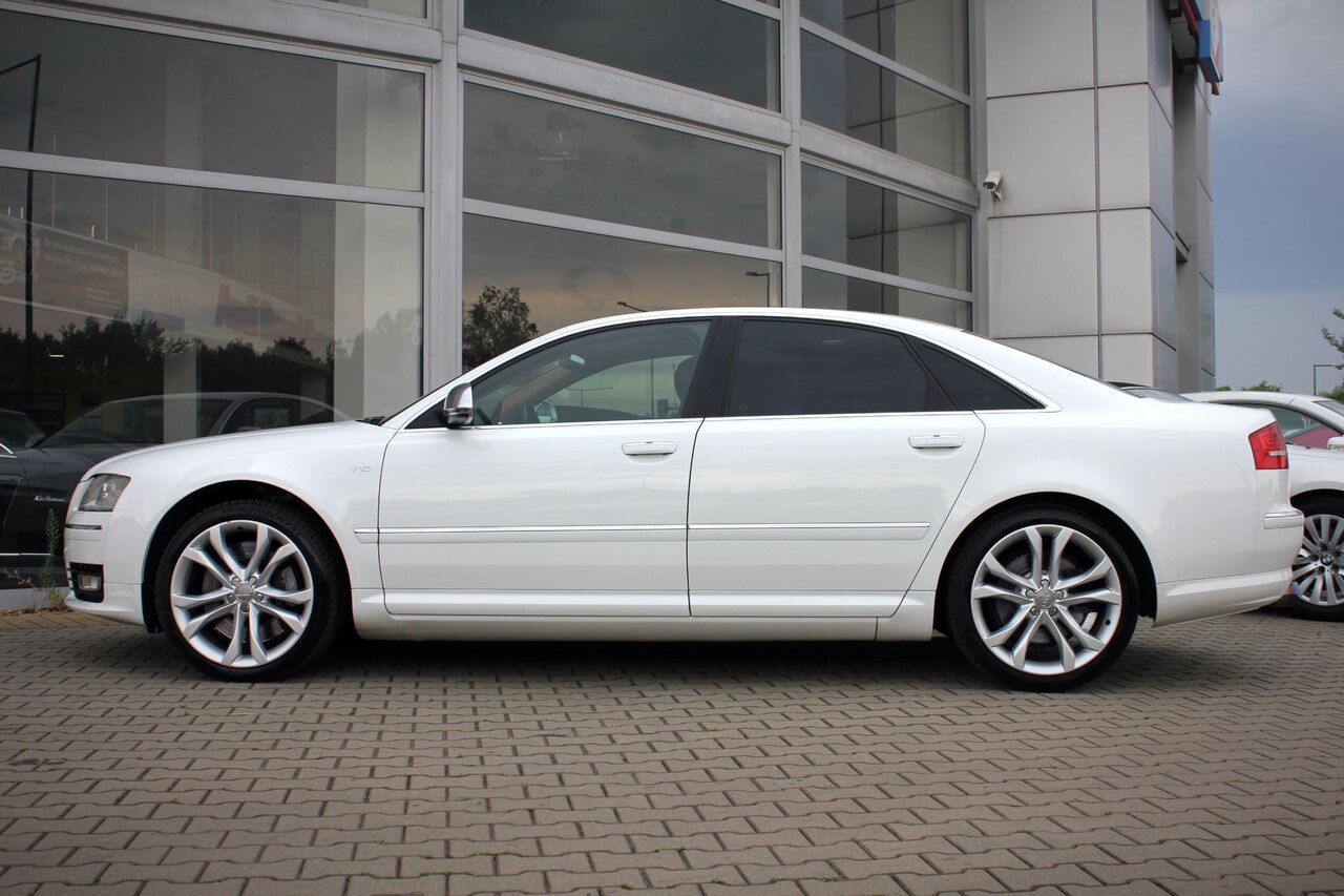 audi-s8-08.thumb.jpeg.496a3e777f04ad239c5f6346281c69c1.jpeg