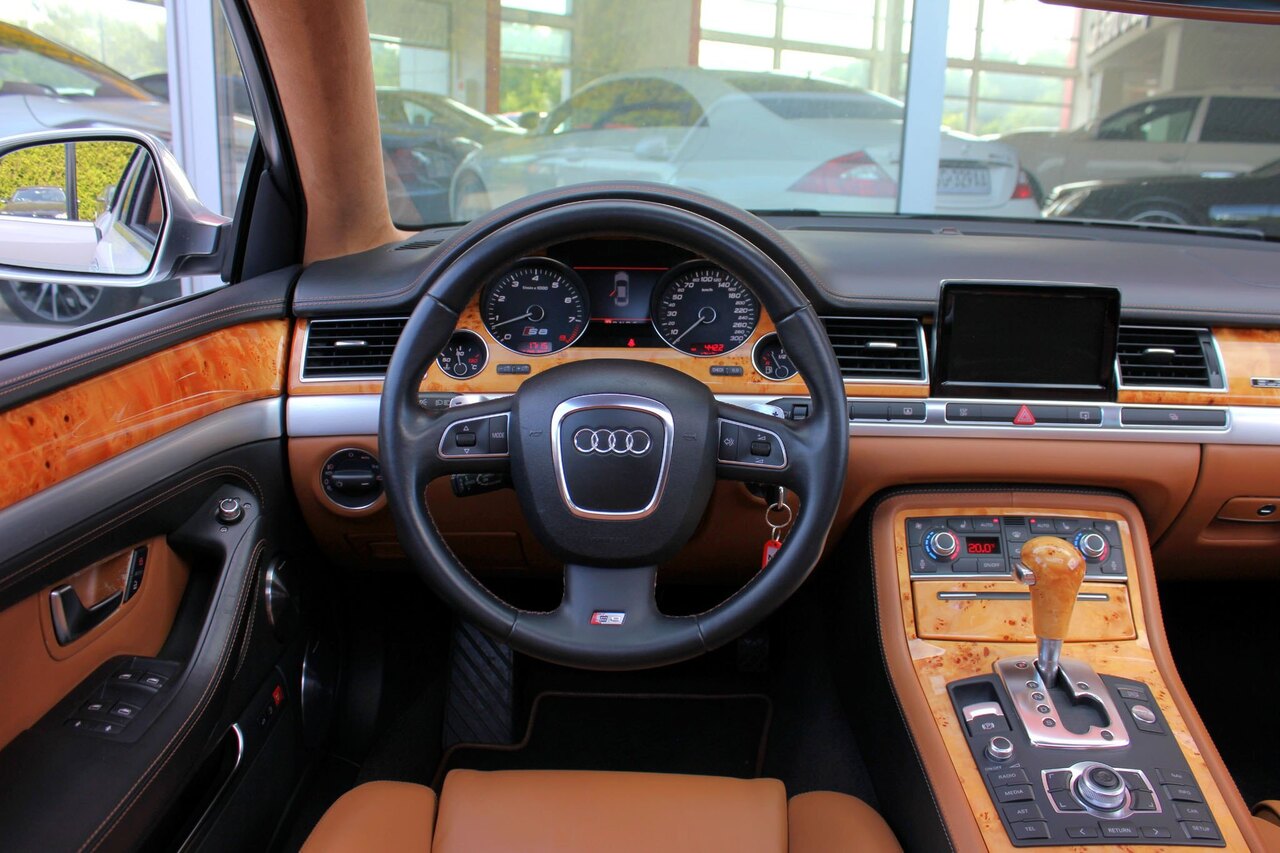 audi-s8-13.thumb.jpeg.d4d307d86e84c87fdd6078cf313aa44d.jpeg